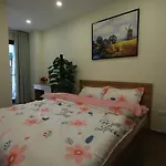 2 Bedroom Modern Apart - City View